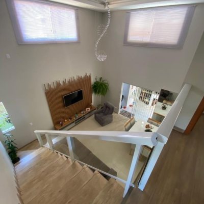 Casa Residencial com 360m², 4 quartos, 3 suítes, 2 garagens, no bairro Ingleses do Rio Vermelho em Florianópolis