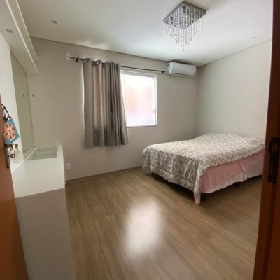 Casa Residencial com 360m², 4 quartos, 3 suítes, 2 garagens, no bairro Ingleses do Rio Vermelho em Florianópolis