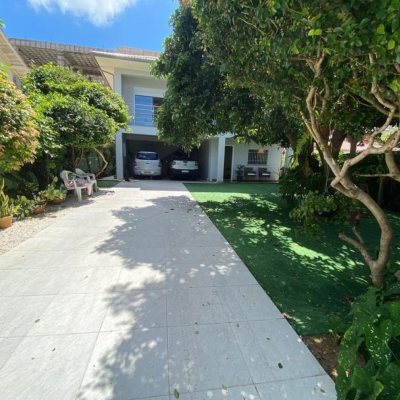 Casa Residencial com 360m², 4 quartos, 3 suítes, 2 garagens, no bairro Ingleses do Rio Vermelho em Florianópolis