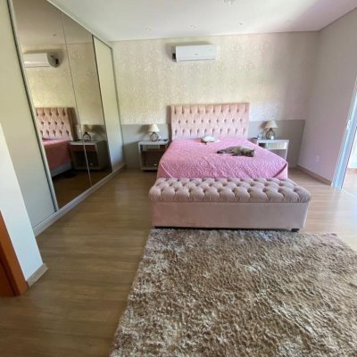 Casa Residencial com 360m², 4 quartos, 3 suítes, 2 garagens, no bairro Ingleses do Rio Vermelho em Florianópolis