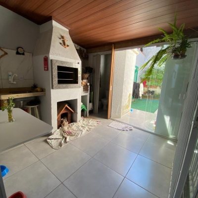 Casa Residencial com 360m², 4 quartos, 3 suítes, 2 garagens, no bairro Ingleses do Rio Vermelho em Florianópolis