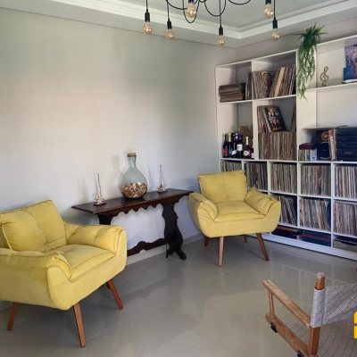 Casa Residencial com 360m², 4 quartos, 3 suítes, 2 garagens, no bairro Ingleses do Rio Vermelho em Florianópolis