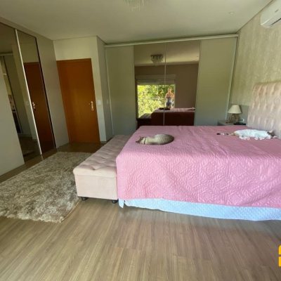 Casa Residencial com 360m², 4 quartos, 3 suítes, 2 garagens, no bairro Ingleses do Rio Vermelho em Florianópolis