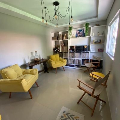 Casa Residencial com 360m², 4 quartos, 3 suítes, 2 garagens, no bairro Ingleses do Rio Vermelho em Florianópolis