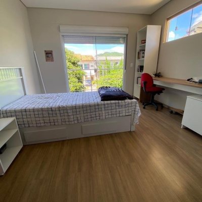 Casa Residencial com 360m², 4 quartos, 3 suítes, 2 garagens, no bairro Ingleses do Rio Vermelho em Florianópolis