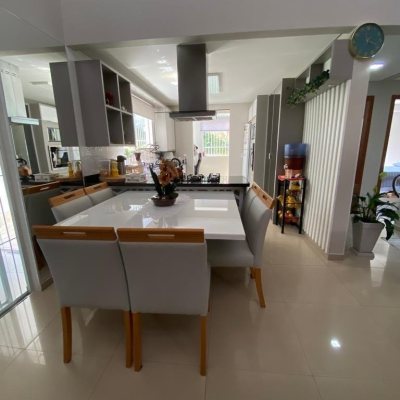 Casa Residencial com 360m², 4 quartos, 3 suítes, 2 garagens, no bairro Ingleses do Rio Vermelho em Florianópolis