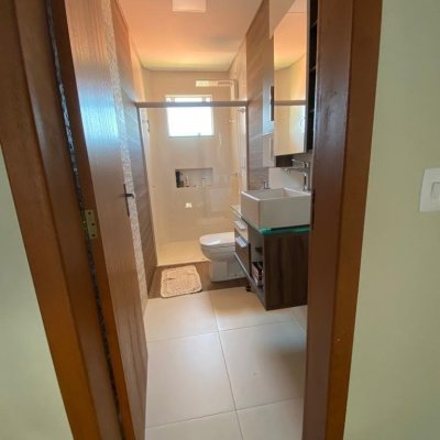 Casa Residencial com 360m², 4 quartos, 3 suítes, 2 garagens, no bairro Ingleses do Rio Vermelho em Florianópolis