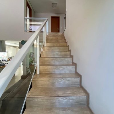 Casa Residencial com 360m², 4 quartos, 3 suítes, 2 garagens, no bairro Ingleses do Rio Vermelho em Florianópolis