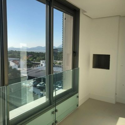Apartamentos com 113m², 3 quartos, 3 suítes, 3 garagens, no bairro Agronômica em Florianópolis