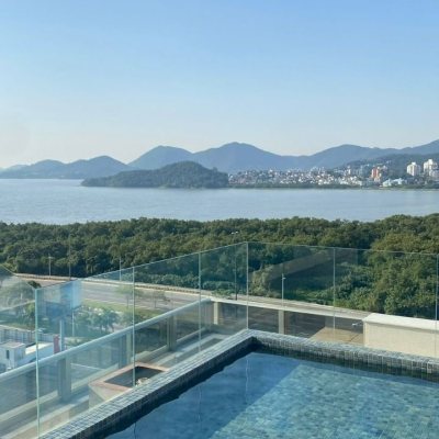 Apartamentos com 113m², 3 quartos, 3 suítes, 3 garagens, no bairro Agronômica em Florianópolis