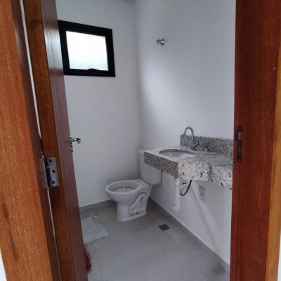 Casa Residencial com 88m², 2 quartos, 2 suítes, 2 garagens, no bairro São João Do Rio Vermelho em Florianópolis