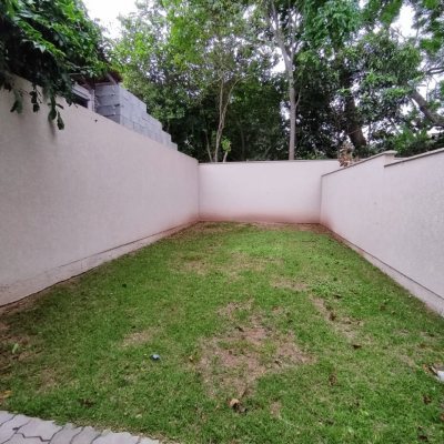 Casa Residencial com 88m², 2 quartos, 2 suítes, 2 garagens, no bairro São João Do Rio Vermelho em Florianópolis