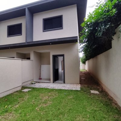 Casa Residencial com 88m², 2 quartos, 2 suítes, 2 garagens, no bairro São João Do Rio Vermelho em Florianópolis