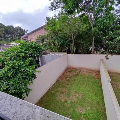 Casa Residencial com 88m², 2 quartos, 2 suítes, 2 garagens, no bairro São João Do Rio Vermelho em Florianópolis