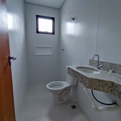 Casa Residencial com 88m², 2 quartos, 2 suítes, 2 garagens, no bairro São João Do Rio Vermelho em Florianópolis