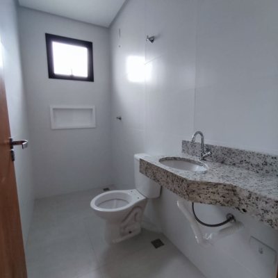 Casa Residencial com 88m², 2 quartos, 2 suítes, 2 garagens, no bairro São João Do Rio Vermelho em Florianópolis