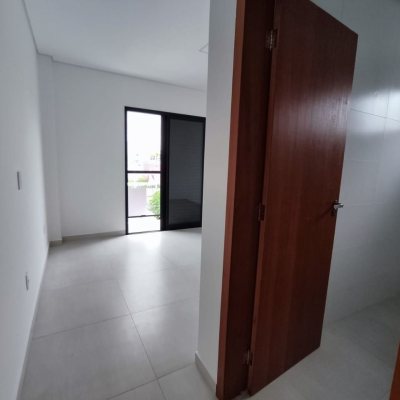 Casa Residencial com 88m², 2 quartos, 2 suítes, 2 garagens, no bairro São João Do Rio Vermelho em Florianópolis