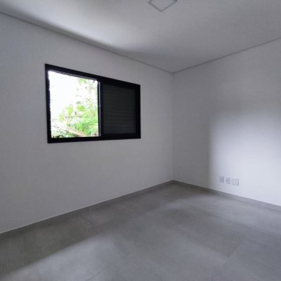 Casa Residencial com 89m², 2 quartos, 2 suítes, 2 garagens, no bairro São João Do Rio Vermelho em Florianópolis