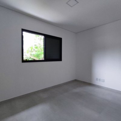 Casa Residencial com 89m², 2 quartos, 2 suítes, 2 garagens, no bairro São João Do Rio Vermelho em Florianópolis