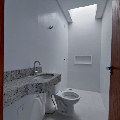 Casa Residencial com 89m², 2 quartos, 2 suítes, 2 garagens, no bairro São João Do Rio Vermelho em Florianópolis