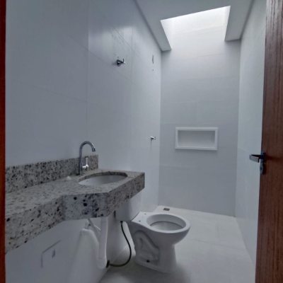 Casa Residencial com 89m², 2 quartos, 2 suítes, 2 garagens, no bairro São João Do Rio Vermelho em Florianópolis