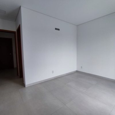 Casa Residencial com 89m², 2 quartos, 2 suítes, 2 garagens, no bairro São João Do Rio Vermelho em Florianópolis
