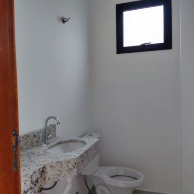 Casa Residencial com 85m², 2 quartos, 2 suítes, 2 garagens, no bairro São João Do Rio Vermelho em Florianópolis