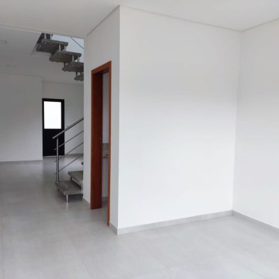 Casa Residencial com 85m², 2 quartos, 2 suítes, 2 garagens, no bairro São João Do Rio Vermelho em Florianópolis
