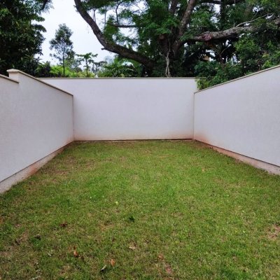 Casa Residencial com 85m², 2 quartos, 2 suítes, 2 garagens, no bairro São João Do Rio Vermelho em Florianópolis