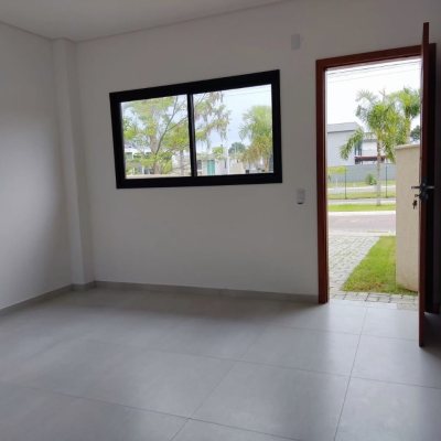 Casa Residencial com 85m², 2 quartos, 2 suítes, 2 garagens, no bairro São João Do Rio Vermelho em Florianópolis