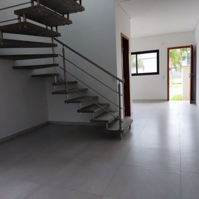 Casa Residencial com 85m², 2 quartos, 2 suítes, 2 garagens, no bairro São João Do Rio Vermelho em Florianópolis
