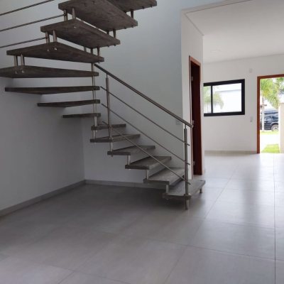 Casa Residencial com 85m², 2 quartos, 2 suítes, 2 garagens, no bairro São João Do Rio Vermelho em Florianópolis