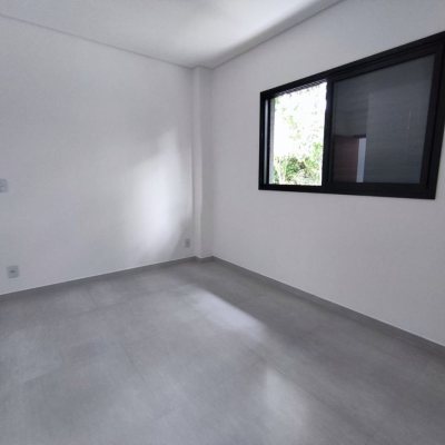 Casa Residencial com 85m², 2 quartos, 2 suítes, 2 garagens, no bairro São João Do Rio Vermelho em Florianópolis