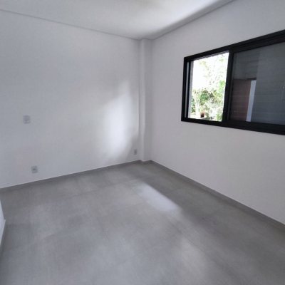Casa Residencial com 85m², 2 quartos, 2 suítes, 2 garagens, no bairro São João Do Rio Vermelho em Florianópolis