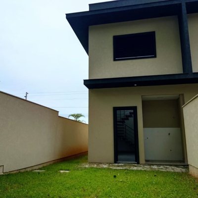 Casa Residencial com 85m², 2 quartos, 2 suítes, 2 garagens, no bairro São João Do Rio Vermelho em Florianópolis