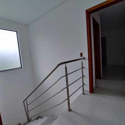 Casa Residencial com 85m², 2 quartos, 2 suítes, 2 garagens, no bairro São João Do Rio Vermelho em Florianópolis