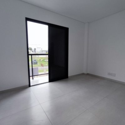 Casa Residencial com 85m², 2 quartos, 2 suítes, 2 garagens, no bairro São João Do Rio Vermelho em Florianópolis