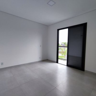 Casa Residencial com 85m², 2 quartos, 2 suítes, 2 garagens, no bairro São João Do Rio Vermelho em Florianópolis