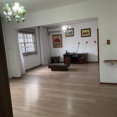 Casa Residencial com 219m², 2 quartos, 1 garagem, no bairro Capoeiras em Florianópolis