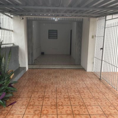 Casa Residencial com 219m², 2 quartos, 1 garagem, no bairro Capoeiras em Florianópolis