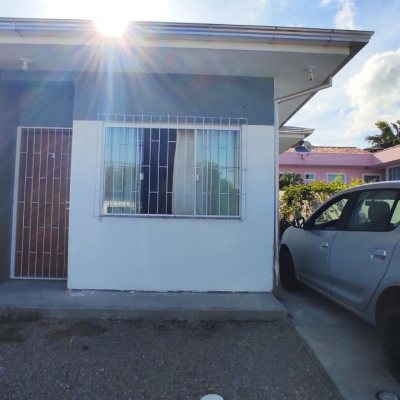 Casa Residencial com 74m², 3 quartos, 1 suíte, 2 garagens, no bairro Forquilhas em São José