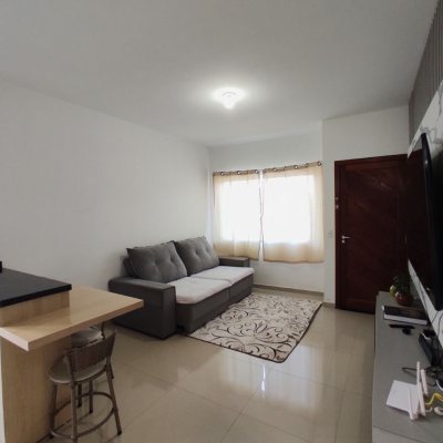 Casa Residencial com 74m², 3 quartos, 1 suíte, 2 garagens, no bairro Forquilhas em São José