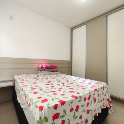 Casa Residencial com 74m², 3 quartos, 1 suíte, 2 garagens, no bairro Forquilhas em São José