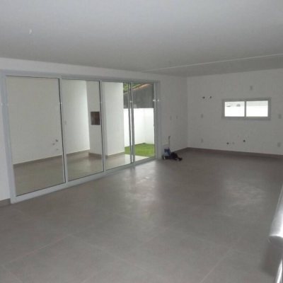 Casa Residencial com 133m², 3 quartos, 1 suíte, 1 garagem, no bairro Ribeirão Da Ilha em Florianópolis