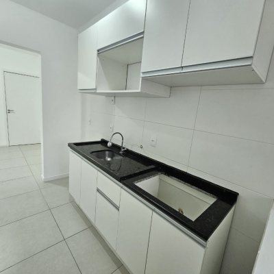 Apartamentos com 82m², 3 quartos, 1 suíte, 2 garagens, no bairro Campeche em Florianópolis