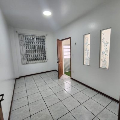 Casa Residencial com 105m², 5 quartos, no bairro Estreito em Florianópolis