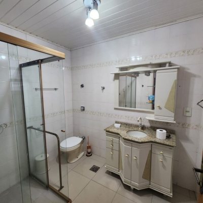 Casa Residencial com 105m², 5 quartos, no bairro Estreito em Florianópolis