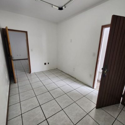 Casa Residencial com 105m², 5 quartos, no bairro Estreito em Florianópolis