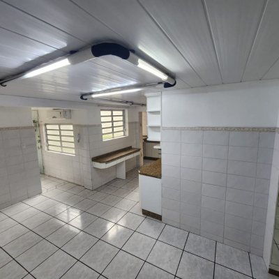 Casa Residencial com 105m², 5 quartos, no bairro Estreito em Florianópolis