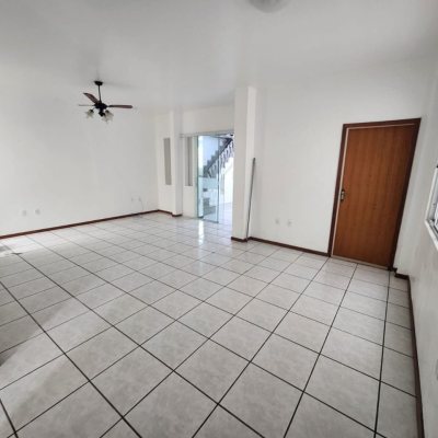 Casa Residencial com 105m², 5 quartos, no bairro Estreito em Florianópolis